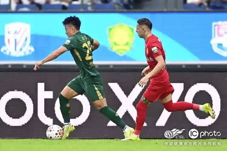 欧冠对决：拜仁慕尼黑 VS 巴黎圣日耳曼